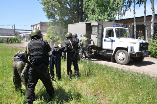 Силовики учились пресекать захват Барнаульской ТЭЦ-1
террористами. Фото.