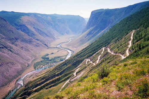 МЧС Республики Алтай рекомендует воздержаться от поездок через
перевал Кату-Ярык.