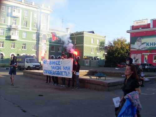 Акция в поддержку защитников Химкинского леса прошла в
Барнауле.