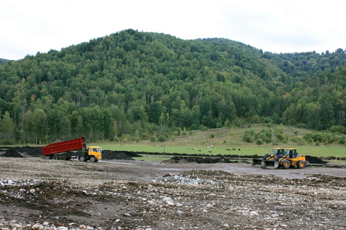 В республиканской турзоне &quot;Алтайская долина&quot; строят
искусственное озеро. Фото.