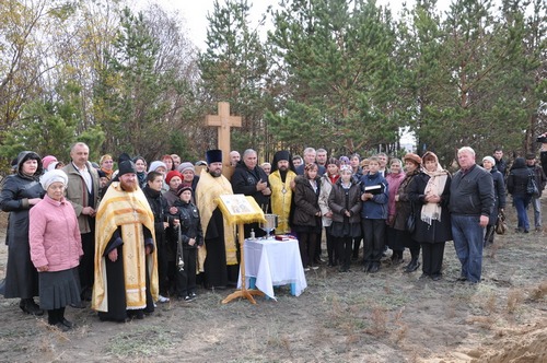 Епископ Барнаульский и Алтайский Максим освятил закладной
камень будущего храма в Николаевке.