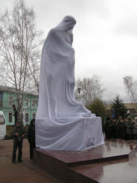 В Барнауле открыт памятник жертвам политических репрессий на
Алтае. Фоторепортаж.