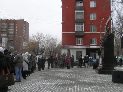 В Барнауле открыли первый в России памятник Виктору Цою. Фото.