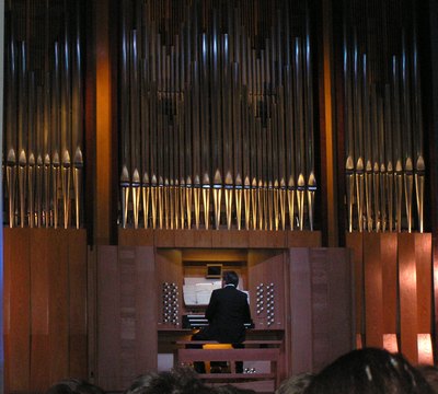 В Государственной филармонии Алтайского края зазвучал орган.
Фото.