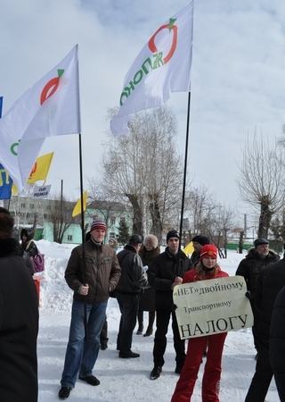 Барнаульские автовладельцы 
пообещали не голосовать за &quot;Единую Россию&quot; в
случае, если &quot;партия власти&quot; в Алтайском крае не  отменит транспортный налог.