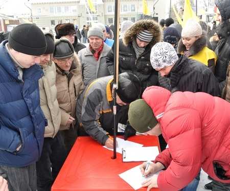 Барнаульские автовладельцы 
пообещали не голосовать за &quot;Единую Россию&quot; в
случае, если &quot;партия власти&quot; в Алтайском крае не  отменит транспортный налог.