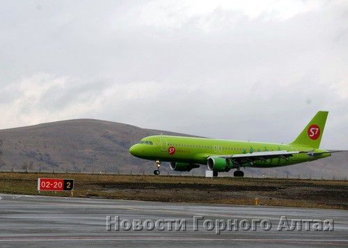 Аэропорт Горно-Алтайска успешно принял аэробус А-320. Фото.