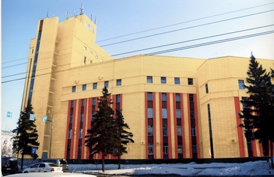 Фасад главного корпуса АлтГУ выкрасят в желтый и красный цвета.