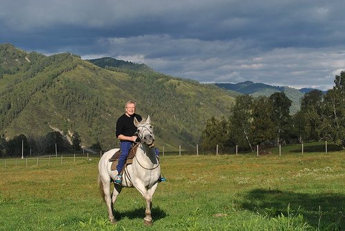Писатель Виктор Ерофеев: Алтай только-только начинает превращаться в край комфортного отдыха, он еще пребывает в будущем времени как туристический рай.