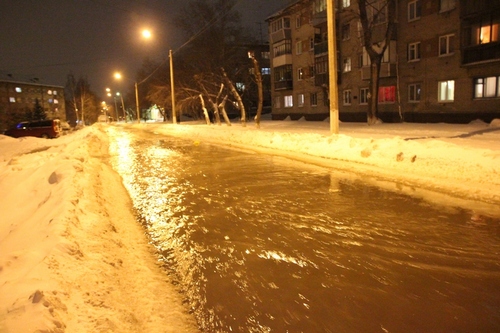Потоп на Потоке: в Барнауле из-за коммунальной аварии затопило несколько улиц. Фото и видео.