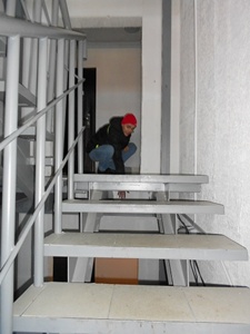 Застройщика «экспериментальных» домов в Бийске обяжут переделать кровлю, стены и лестницы