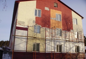 Все строительные дефекты «экспериментальных» домов в Бийске обещают устранить уже весной