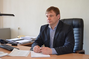 Андрей Нагайцев в кабинете