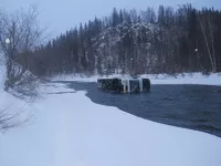 Более 20 пассажиров автобуса оказались в холодной реке после ДТП в Республике Алтай - один погиб
