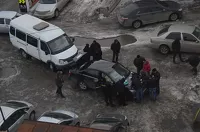 Возле бизнес-центра «Идеал» в Барнауле ОМОН провел операцию со стрельбой