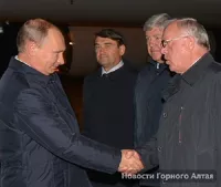 Президент Владимир Путин прибыл в Горно-Алтайск на встречу с губернаторами