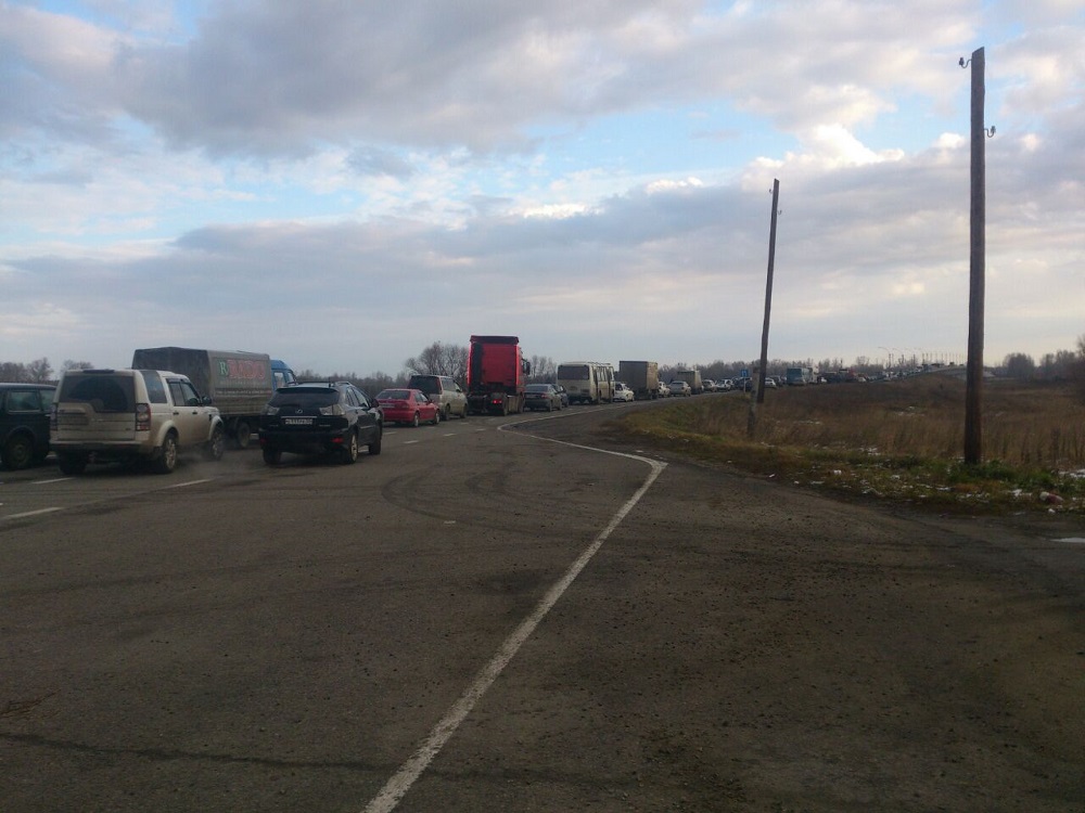 ДТП с участием КамАЗа и трех легковушек унесло жизнь 11-летнего ребенка на трассе Бийск-Белокуриха