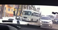 Маршрутка сбила светофор в Барнауле