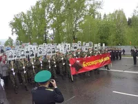 Организаторы «Бессмертного полка» на Алтае требуют от журналистов извинений за «колорадскую ленту»
