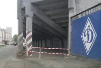 Проход под восточной трибуной стадиона «Динамо» в Барнауле перекрыт по требованию прокуратуры