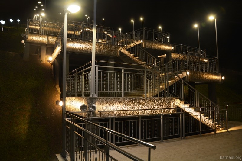 Мегапопулярная у барнаульцев лестница в Нагорный парк к зиме может растерять свой «блеск»