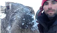 Житель Алтайского края во время зимней рыбалки спас тонущего лося