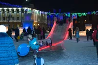 Барнаульские чиновники хотят продлить жизнь снежному городку на площади Сахарова