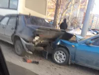 В Барнауле выпившая горожанка на иномарке вмяла «ВАЗ» в пассажирский автобус