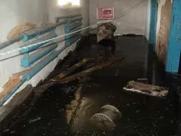 Вода в полуподвальном помещении в Рубцовске