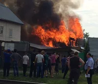 В Барнауле горит частный дом на улице Победная