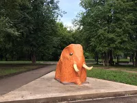 Одинокий мамонтенок обрел покой в парке «Химиков»