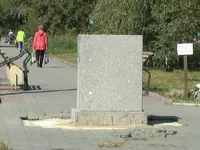 "Обезглавленный" памятник Михаилу Рубцову
