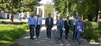 Сергей Дугин с чиновниками и представителями арендатора прогулялся по парку