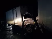 Столкновение двух грузовиков