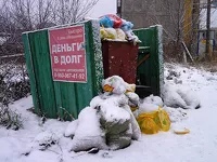 Такие завалы вокруг контейнеров с отходами можно представить что в Горно-Алтайске, что в Барнауле