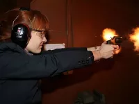 Мария Бутина выступает за легализацию огнестрельного оружия в России