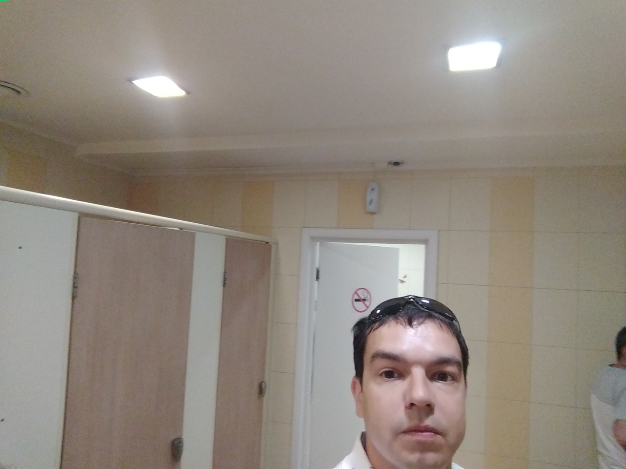 Брат установил камеру в ванной комнате