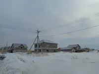 Соседи в Сибирской долине: недостроенный детский центр развития и действующий пивмаг