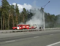 Пожарные потушили остатки автобуса