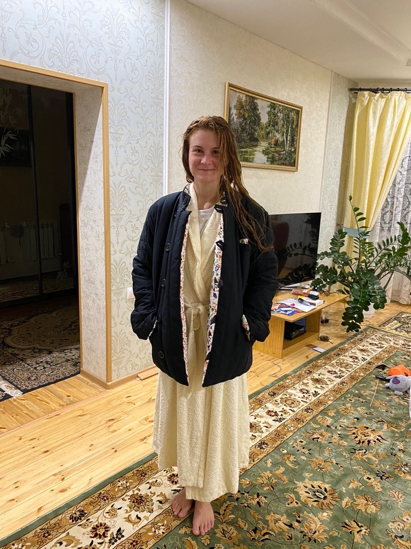 Мария Бутина в ватнике после похода в русскую баню