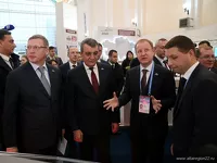 Губернатор Алтайского края Виктор Томенко на форуме