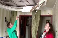 В одной из квартир обрушился потолок