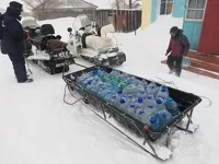 Воду в некоторые села Алтайского края приходится доставлять в ограниченном количестве на снегоходах