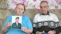 Родители Анатолия Куропова с его снимком