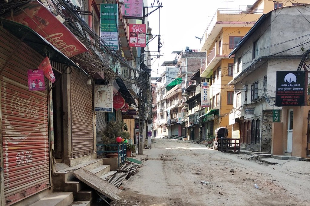 Пустые улицы Непала