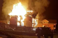 Гостевой дом был полностью охвачен огнем