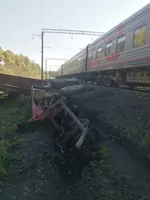 Пассажирский поезд «Абакан-Москва» не смог уйти от столкновения с трактором в Алтайском крае