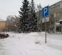 Парковки у АлтГУ также оставляют желать лучшего