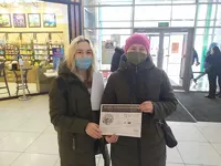 В торговых центрах Барнаула начали распространять листовки против экстремизма