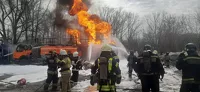 Пожарные ликвидируют огонь
